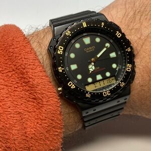 Casio vintage AQ-100W working battery, new strap, gold accents, ani-digital